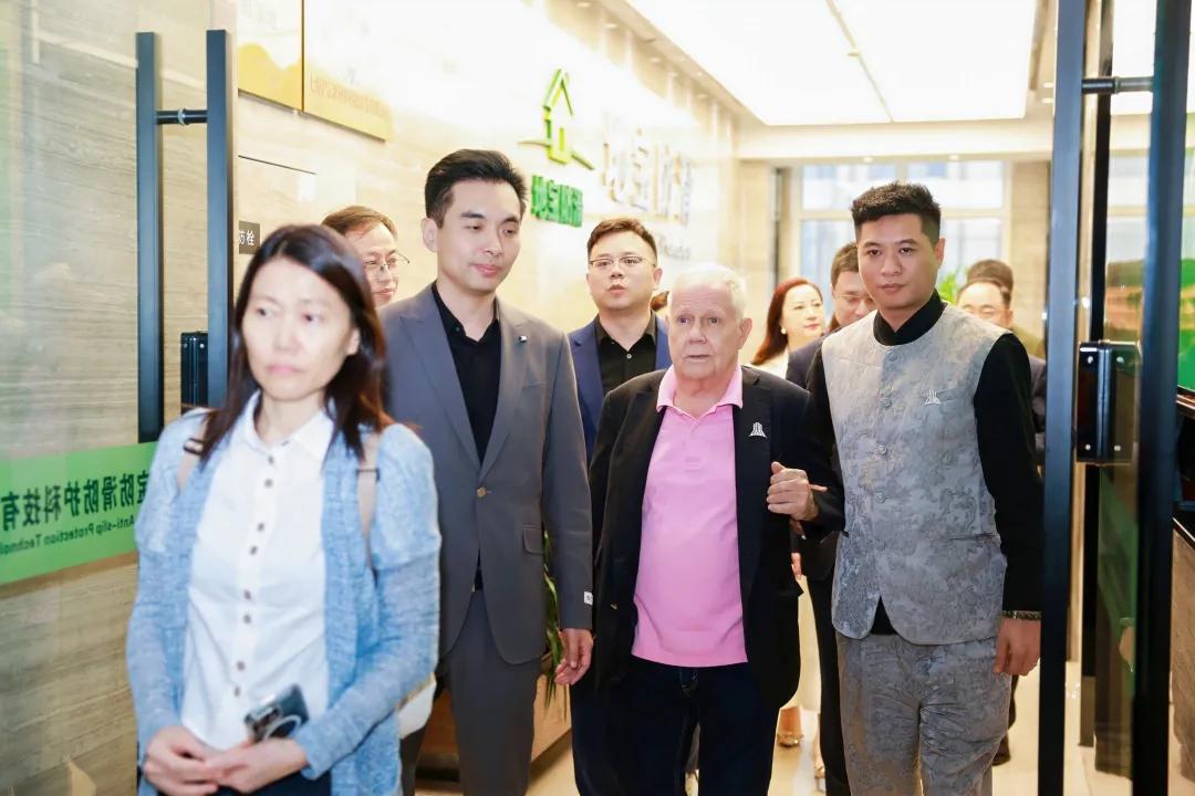 世界知名投资人罗杰斯空降上海4