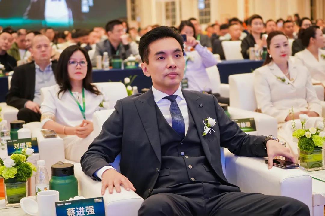 世界知名投资人罗杰斯空降上海26